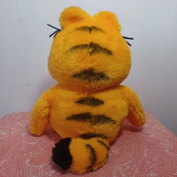 Garfield 25th Anniversary Limited Edition Plush - Picture 4 of 7